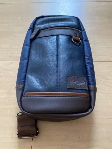 [ 미사용 새상품 ] 크로커다일 바디백