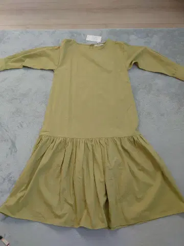 올리브 그린 코튼 긴팔 원피스