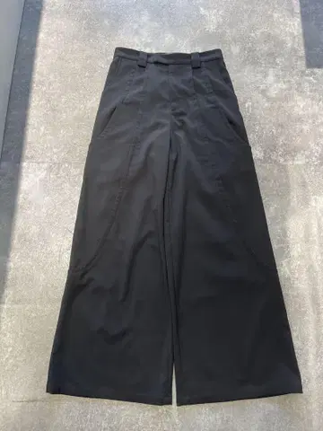 GOAT ESSENCE TUCK WIDE PANTS 사이즈 3