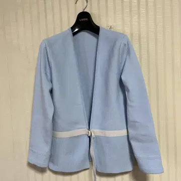 라이트 블루 노카라 자켓 리본 포함