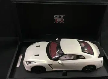 MARK 1/18 닛산 GT-R(R35) 에고이스트 2013년식