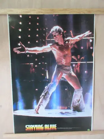 STAYING ALIVE 포스터