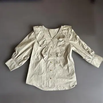 프릴 달린 베이지 셔츠 오부 소매