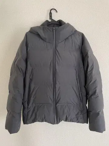 유니클로 심리스 다운 후드티 그레이 L