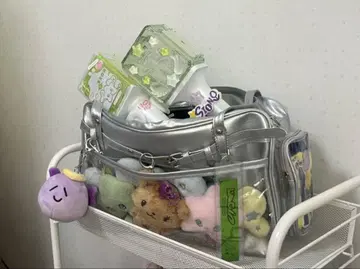 덕질백 실버 숄더백 이타백