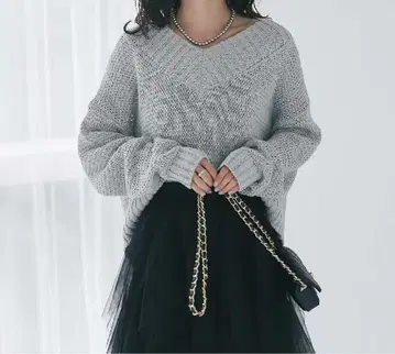 [ La boutique BonBon ] V넥 크롭 니트