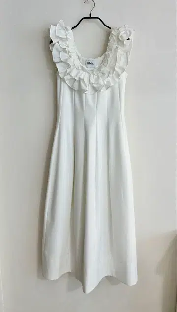 Bibiy. 프릴 화이트 롱 원피스 FLORENTINA DRESS