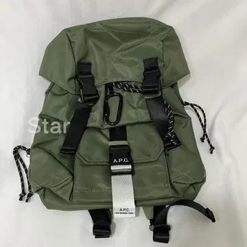 A.P.C. 올리브 그린 백팩