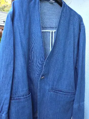 노리즈의 데님 블루 노카라 자켓