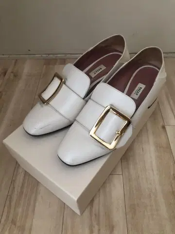 BALLY 화이트 로퍼 사이즈 37