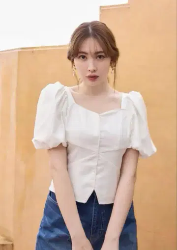 Her lip to Bloom Panel Top