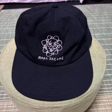 heaven by marc jacobs 캡