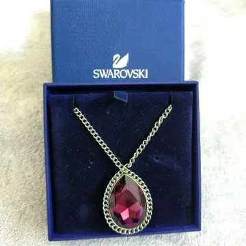 [ 새상품급 ] Swarovski 와인 레드 색상의 눈물형 펜던트 목걸이