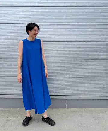 오사카 만박에! 미야쿠미야쿠 컬러 블루 엠보싱 원피스