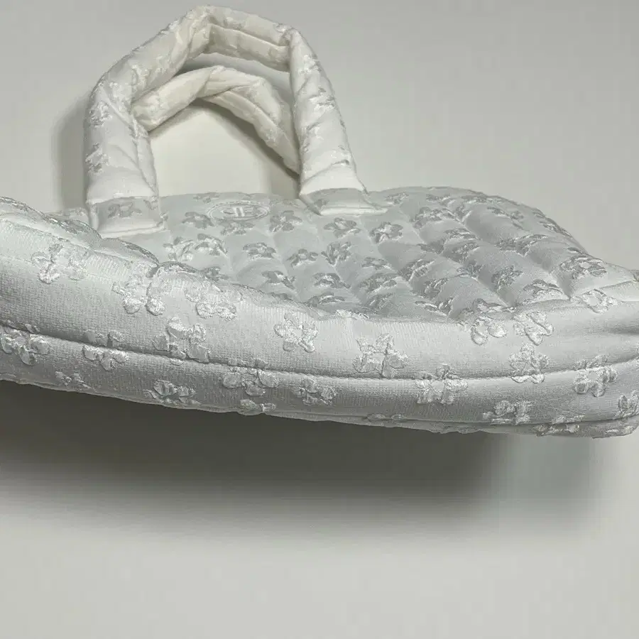 Sienne] Flower Jacquard Padded Bag White #시엔느,#시엔느가방