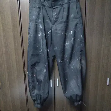 닛카포카, 블랙 워크 팬츠 페인트 얼룩 있음