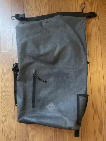코드 다크 그레이 롤탑 백팩