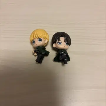 [ 익명 배송 ] 진격의 거인 알민, 리바이 피규어