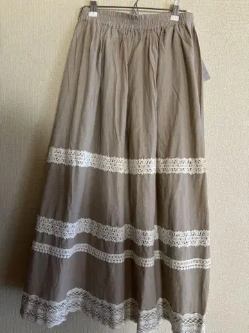 *택 포함 새상품*somari 레이스 장식 베이지 플레어 롱 스커트