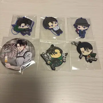 [ 익명 배송 ] 진격의 거인 리바이 캔뱃지, 러버 스트랩 6개 세트