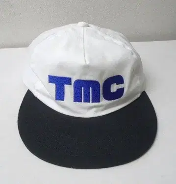 TMC 더 몽골리안 찹 자수 디자인 캡 화이트 x 블랙 미