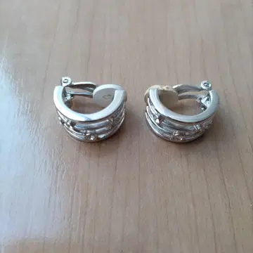 SWAROVSKI 귀찌