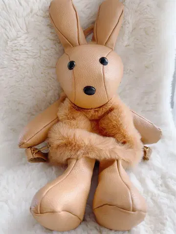 퍼 백 토끼 베이지 백팩