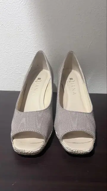 다이애나 주트 웨지 펌프스 그레이 웨지 펌프스 24cm