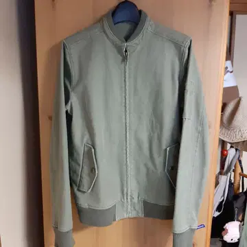 *PAGEBOY* 올리브 그린 스탠드 카라 점퍼*