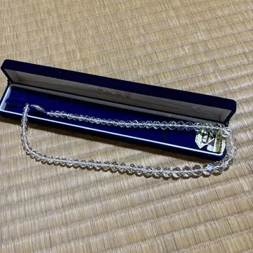 화이트 수정 목걸이