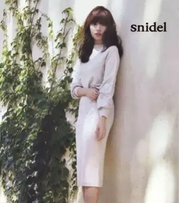 SNIDEL 스나이델 플라워 자수 니트 x 스커트 셋업