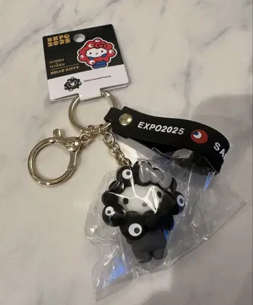 블랙 미야쿠미야쿠 키티 키링 EXPO2025