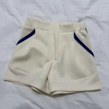 미사용 새상품 ] 골프웨어 아이보리 숏팬츠 여성용