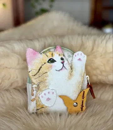 핸드메이드 '희망의 차트라'를 받아들이는 고양이 참 파우치