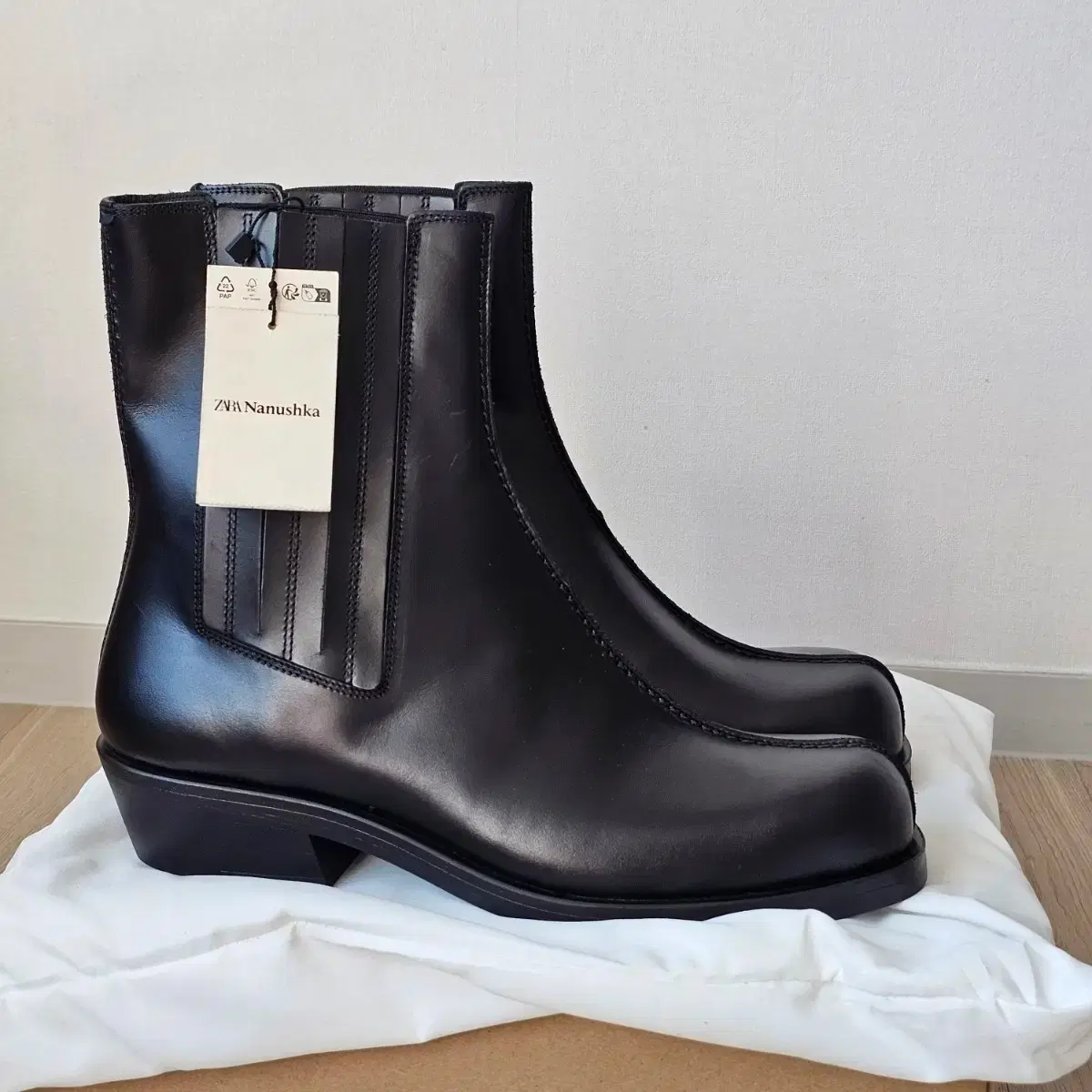 285 New) Zara X NANUSHKA Leather Chelsea Boots Walkers | Bunjang