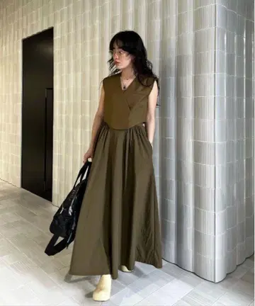 25SS Ameri WAVE VEST WITH FLARE DRESS