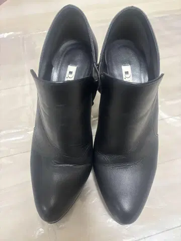 다이애나 블랙 가죽 부츠
