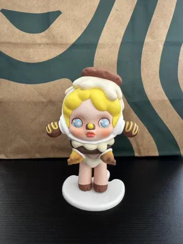 POPMART 스컬 팬더 피규어 CANDYMONSTER