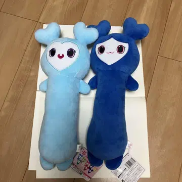 스카이블루와 파란색 캐릭터 봉제 인형