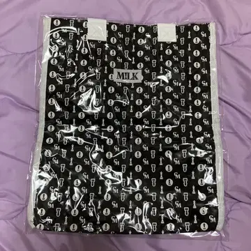 M!LK CHECKMATE 토트백