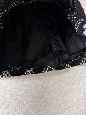 플레어 스커트 블랙과 화이트 체크 무늬