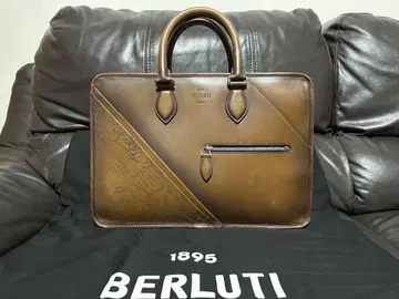 벨루티 드라페 앙주르 칼리그래피 미사용급