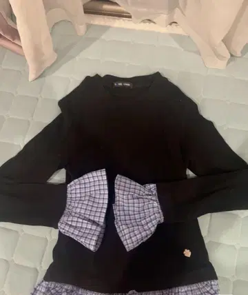 블랙 긴팔 T셔츠 체크 무늬 소매
