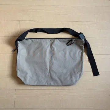 meltum NYLON MESSENGER BAG GREY