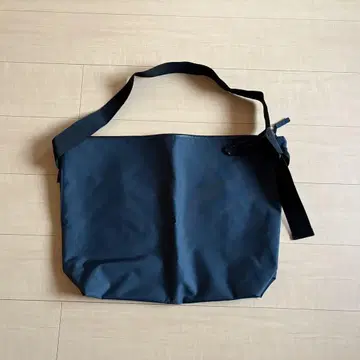 meltum NYLON MESSENGER BAG NAVY