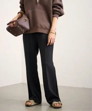 미사용 FRAMeWORK 인기 세미 플레어 팬츠 블랙 허리 밴딩