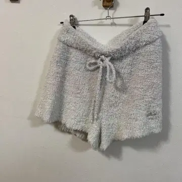 젤라피케 숏팬츠