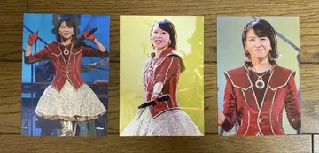 모리타카 치사토 브로마이드 콘서트 빨간색 의상 상반신