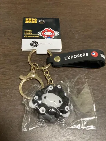 오사카 간사이 만박 산리오 블랙 미야쿠미야쿠 키링 시나모롤