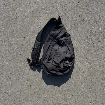 UNKNOWN ONE SHOULDER BAG Y2K TECH BLACK